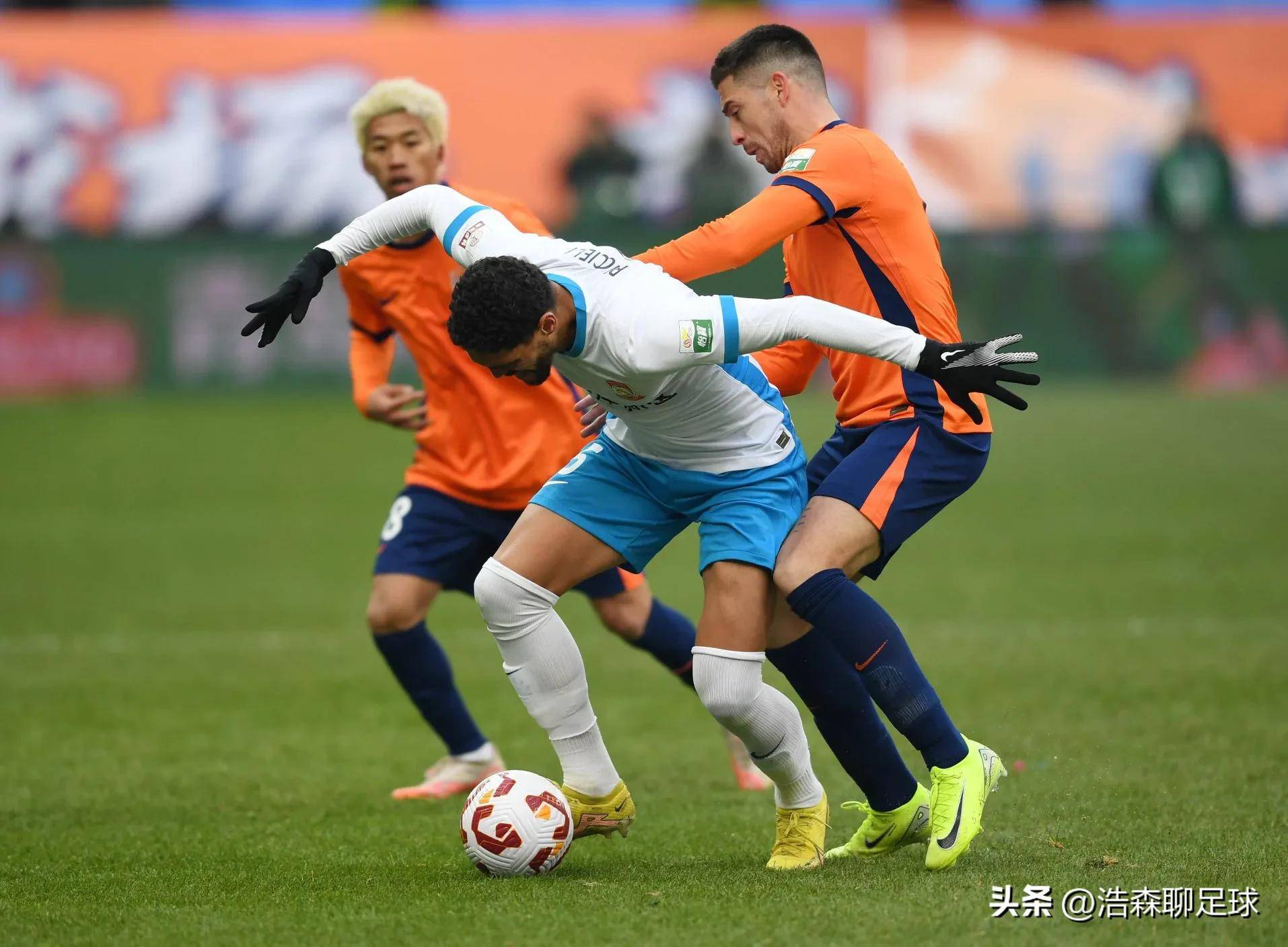 青岛主场憾负,球队实力或需进一步增强 青岛主场憾负,球队实力或需进一步增强