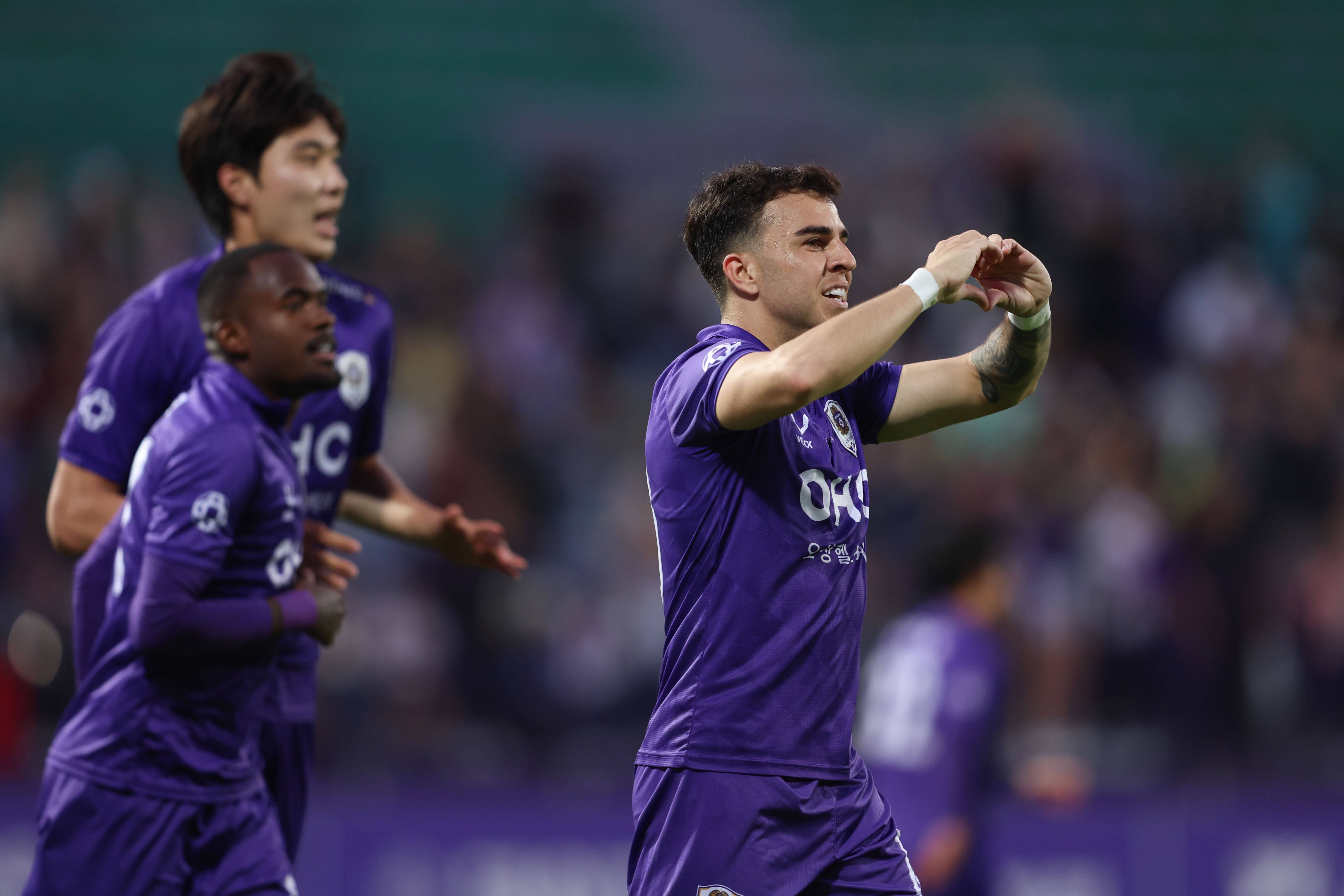 包含精彩交锋:球队斗志高昂,士气高涨的词条 包含精彩交锋:球队斗志高昂,士气高涨的词条