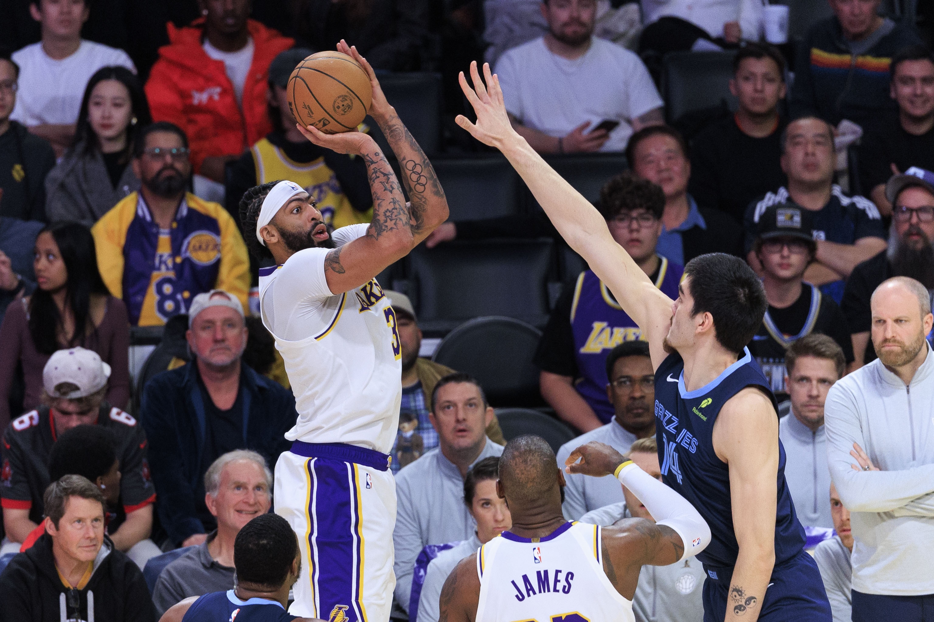 湖人B队横扫魔术，浓眉三分雨点燃全场