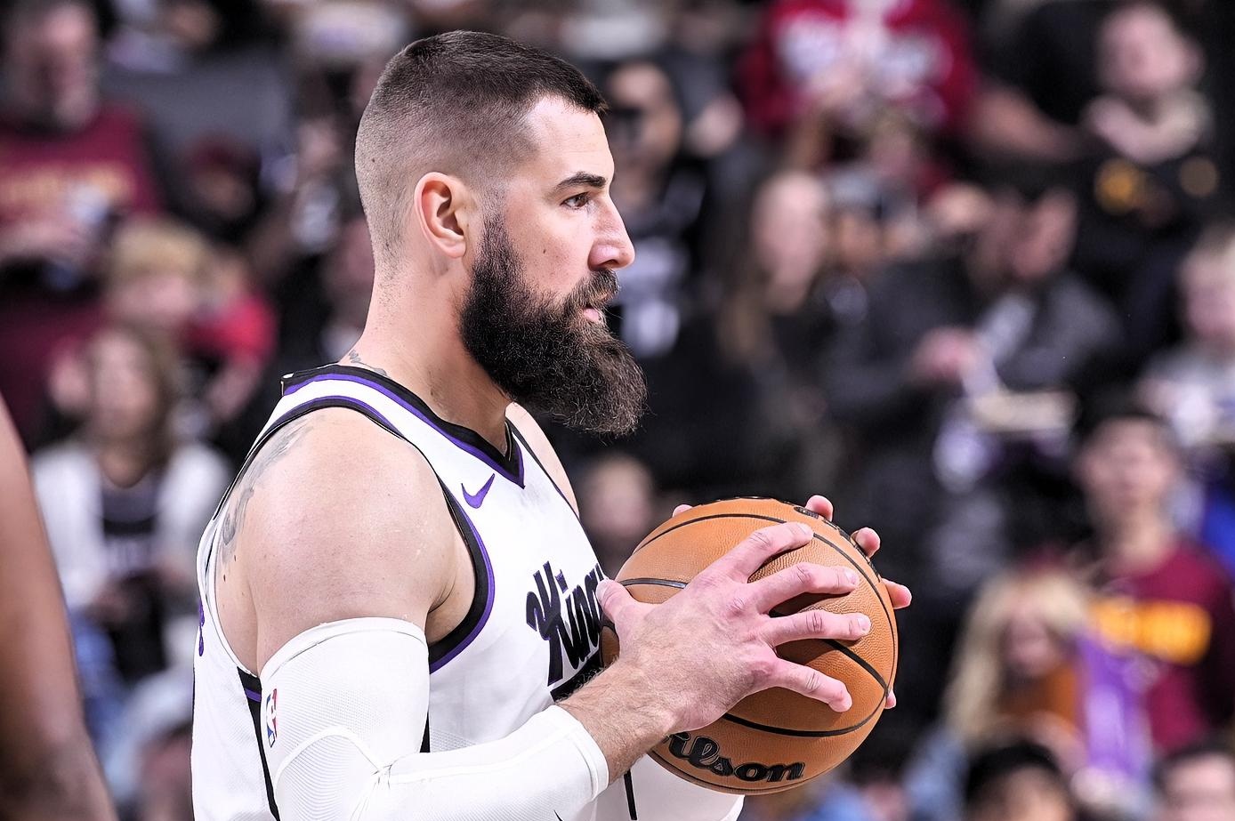 希腊男篮鏖战雄鹿B队，瓦兰丘纳斯统治全场的简单介绍