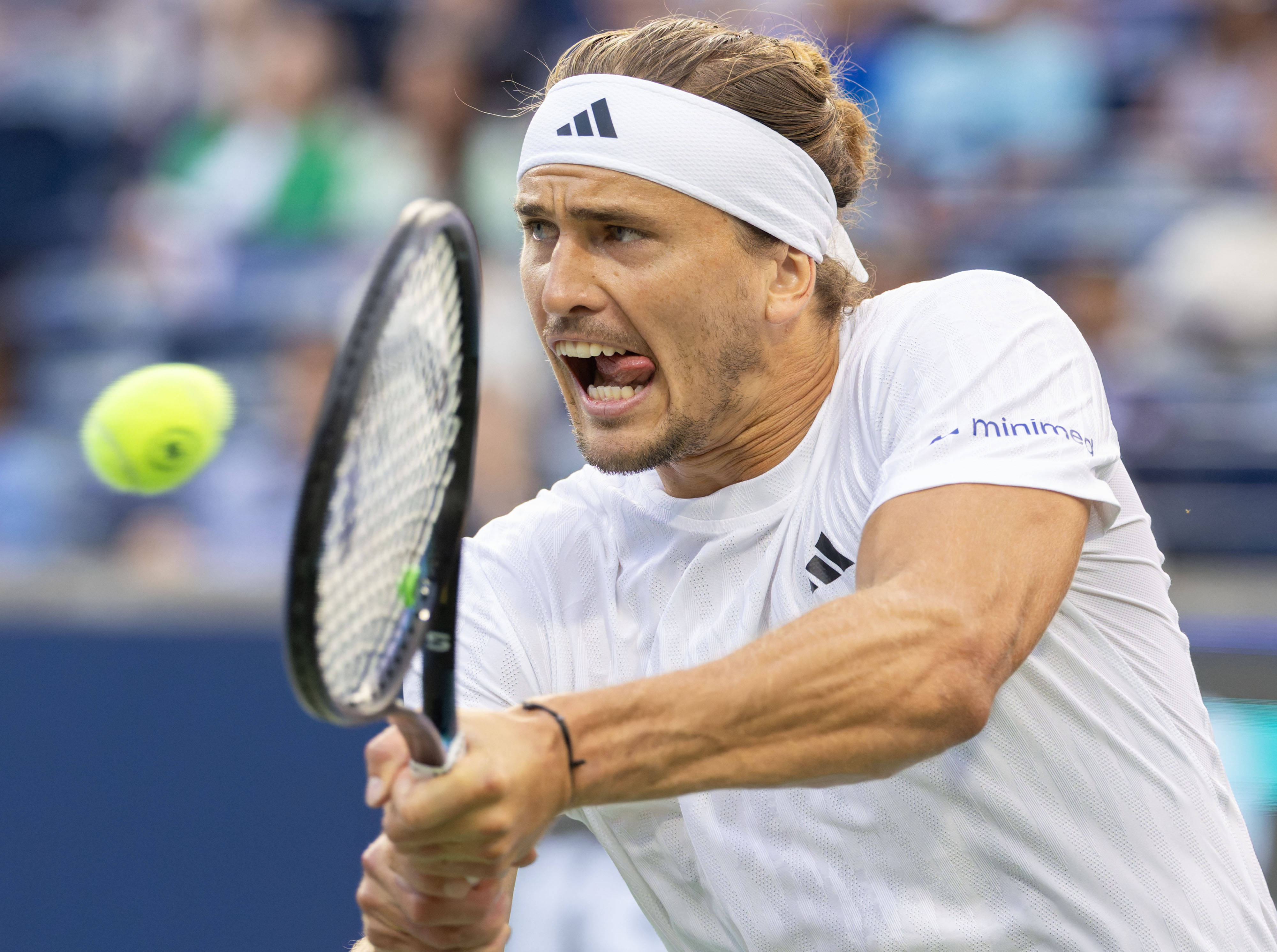 包含意大利网球队爆冷美国网球队，兹维列夫关键制胜的词条