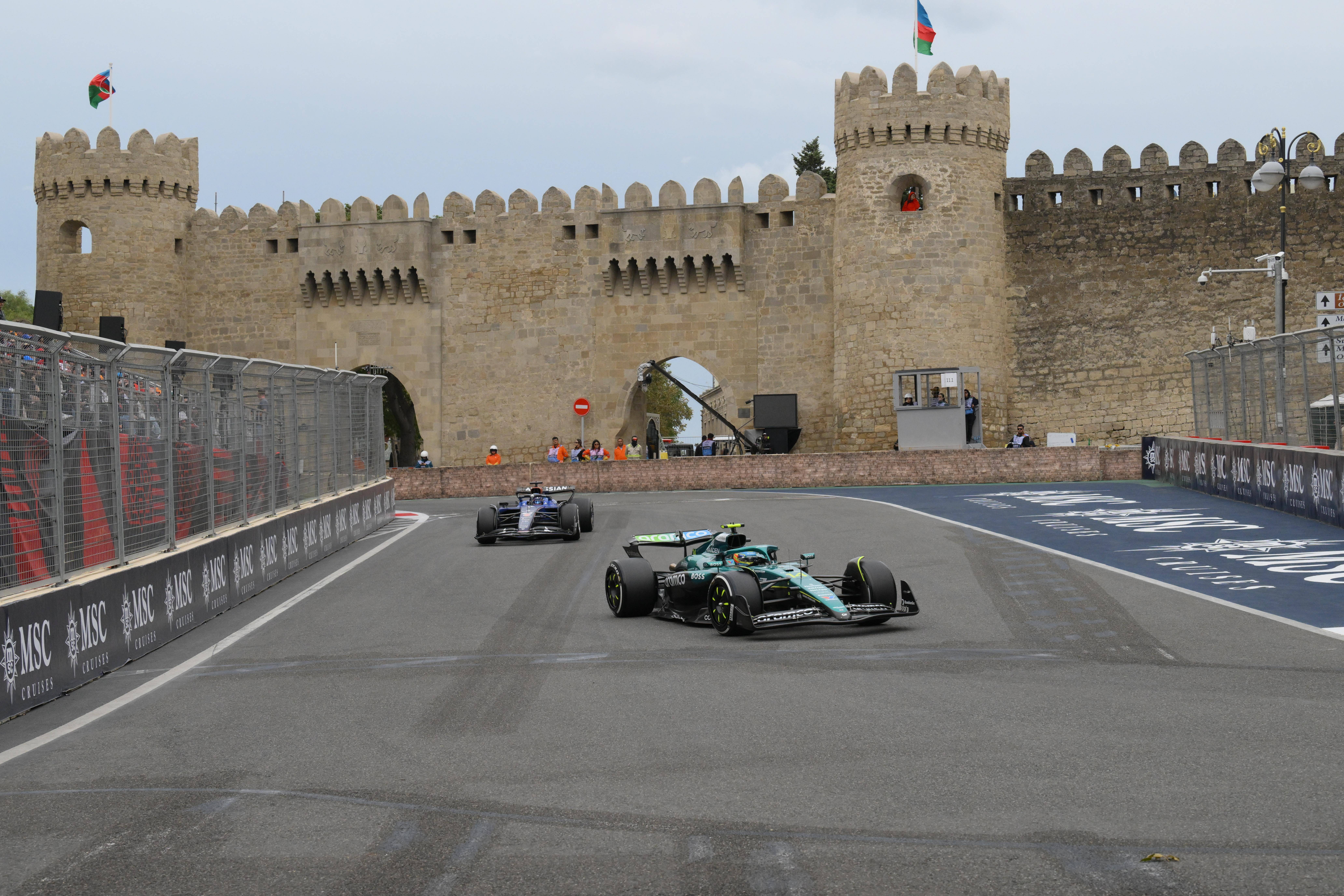 阿斯顿马丁轻取雷诺车队，维斯塔潘带队取胜的简单介绍