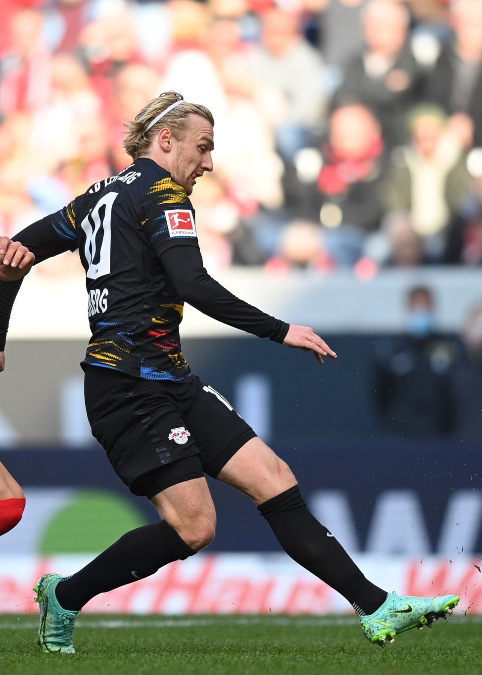 关于弗赖堡球员展现出色表现，备受瞩目的信息