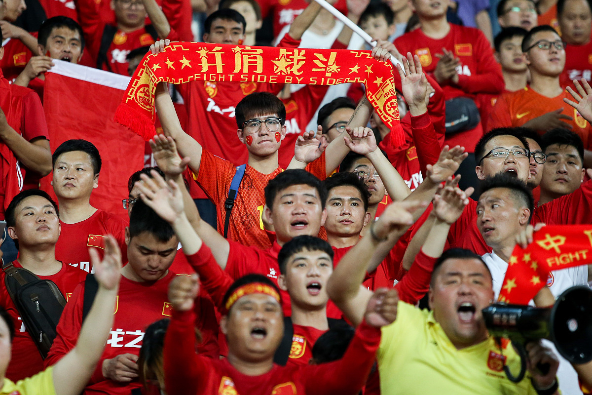 国内足球队亮相国际舞台引发关注