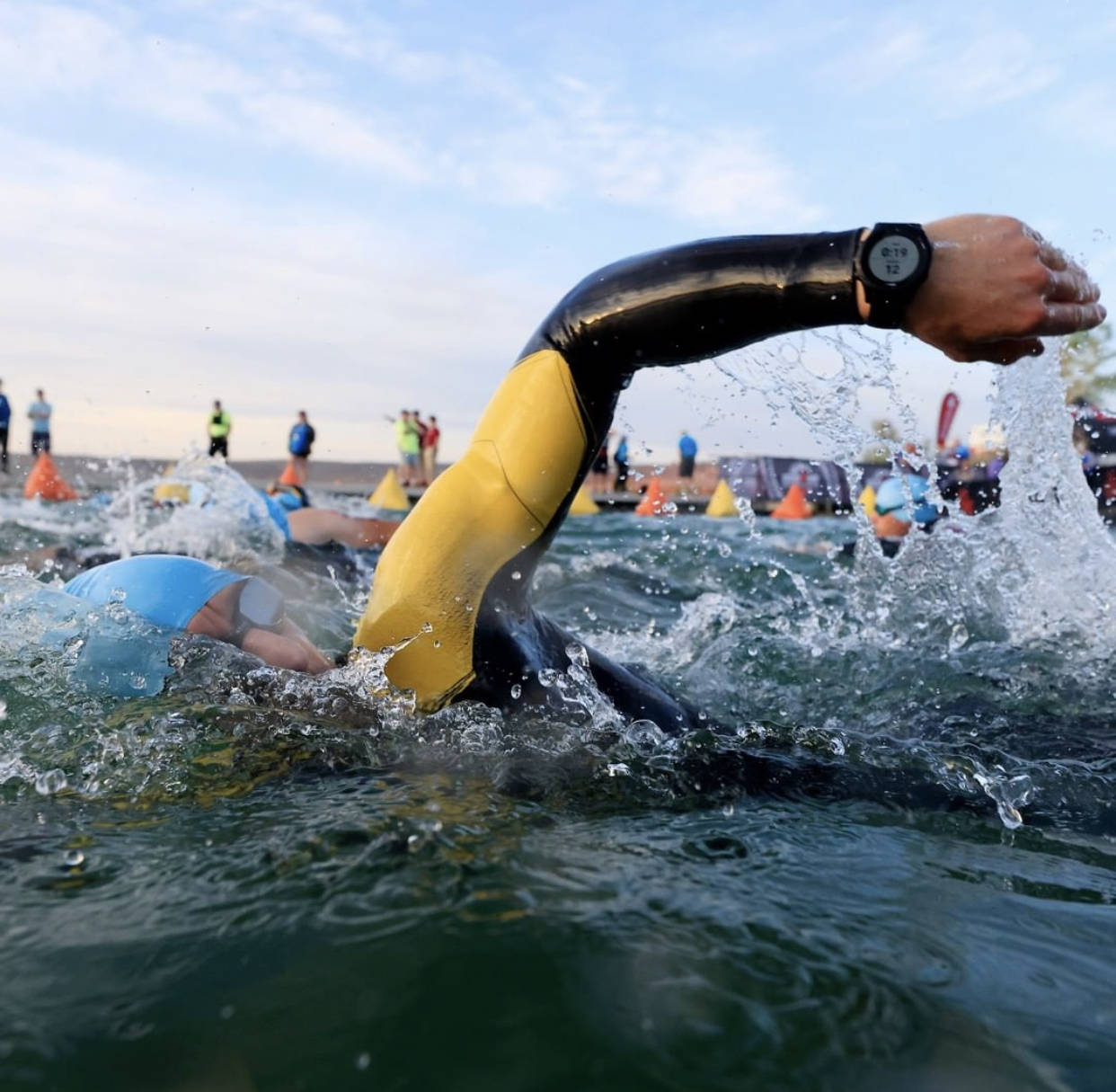 包含丹麦大胜挪威，小组榜首防守坚固的词条