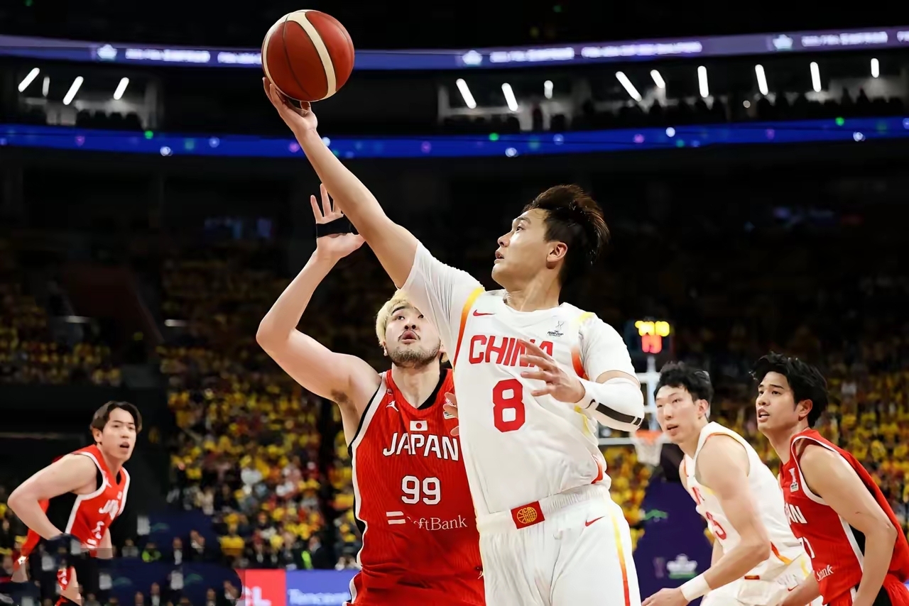 关于篮球明星跨国对决，场面热闹非凡的信息