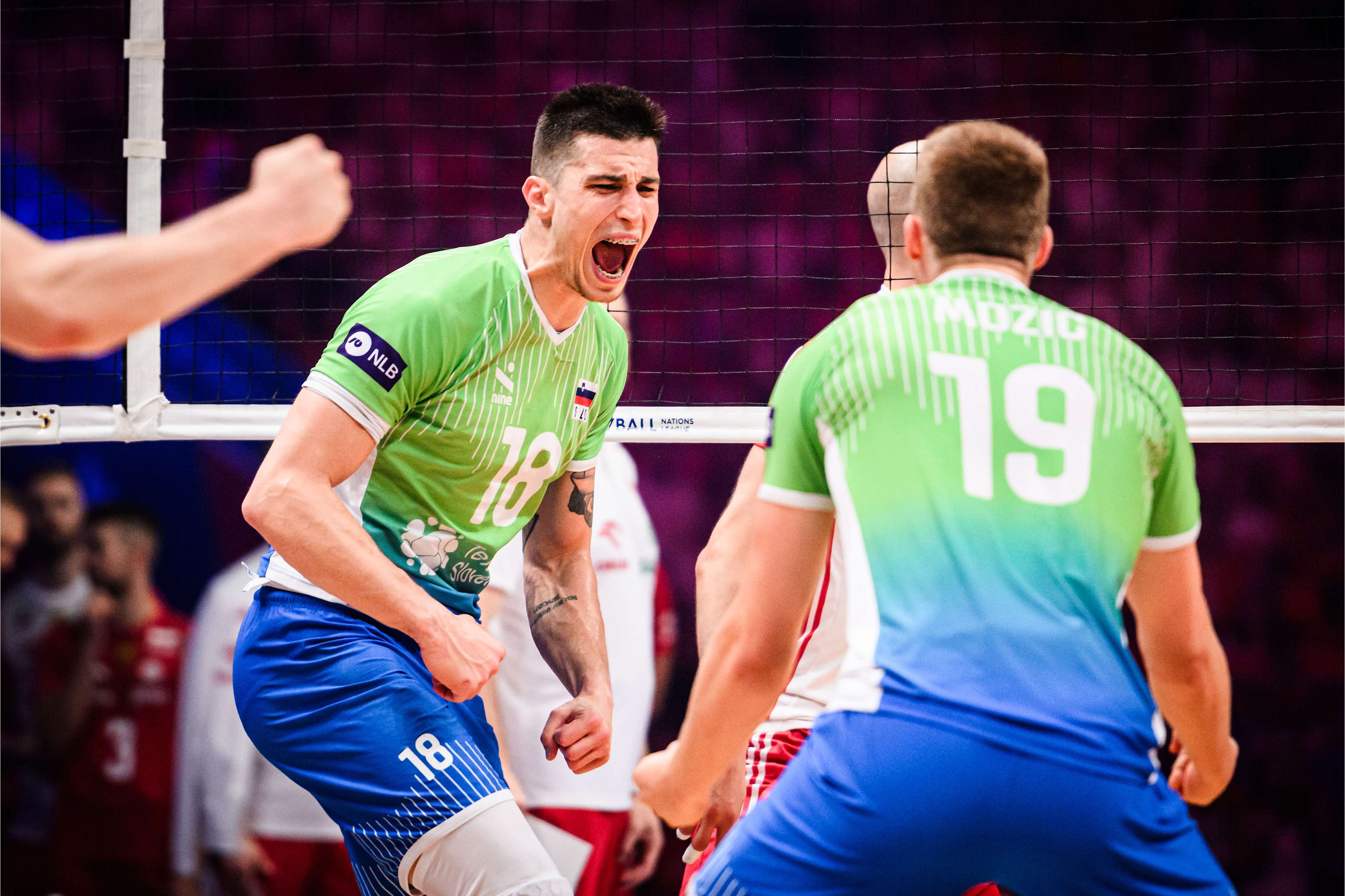 包含斯特拉斯堡客场擒尼斯，豪取连胜势头的词条