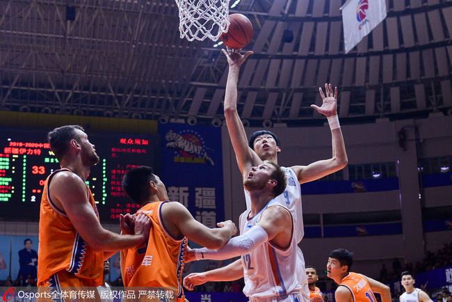 江苏队擒下新疆,豪取四连胜 江苏队擒下新疆,豪取四连胜