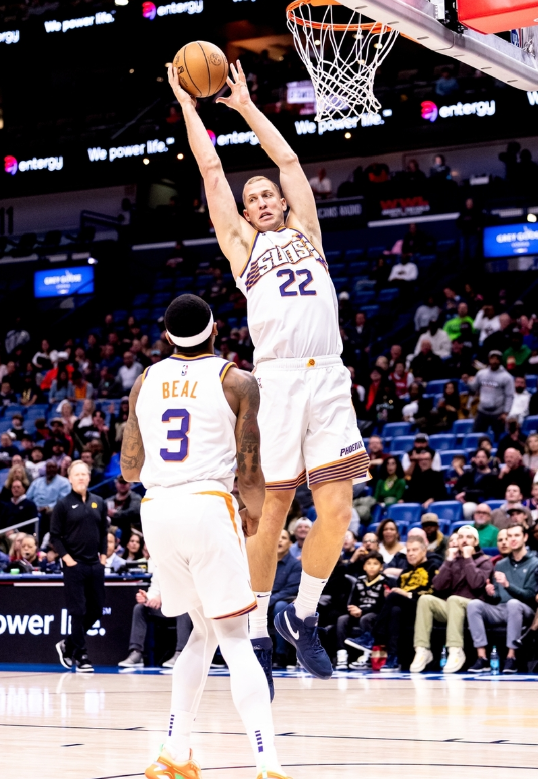 掘金轻取雄鹿，麦科勒姆惊艳世界