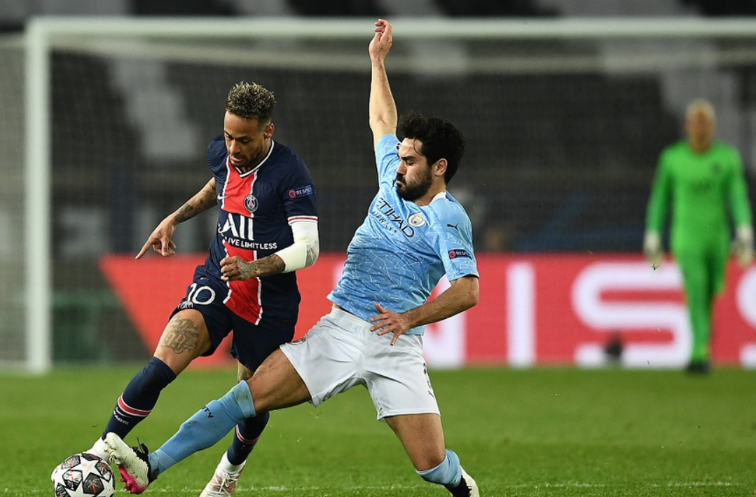 关于曼城力克荷兰，马尔基尼奥斯统治全场的信息