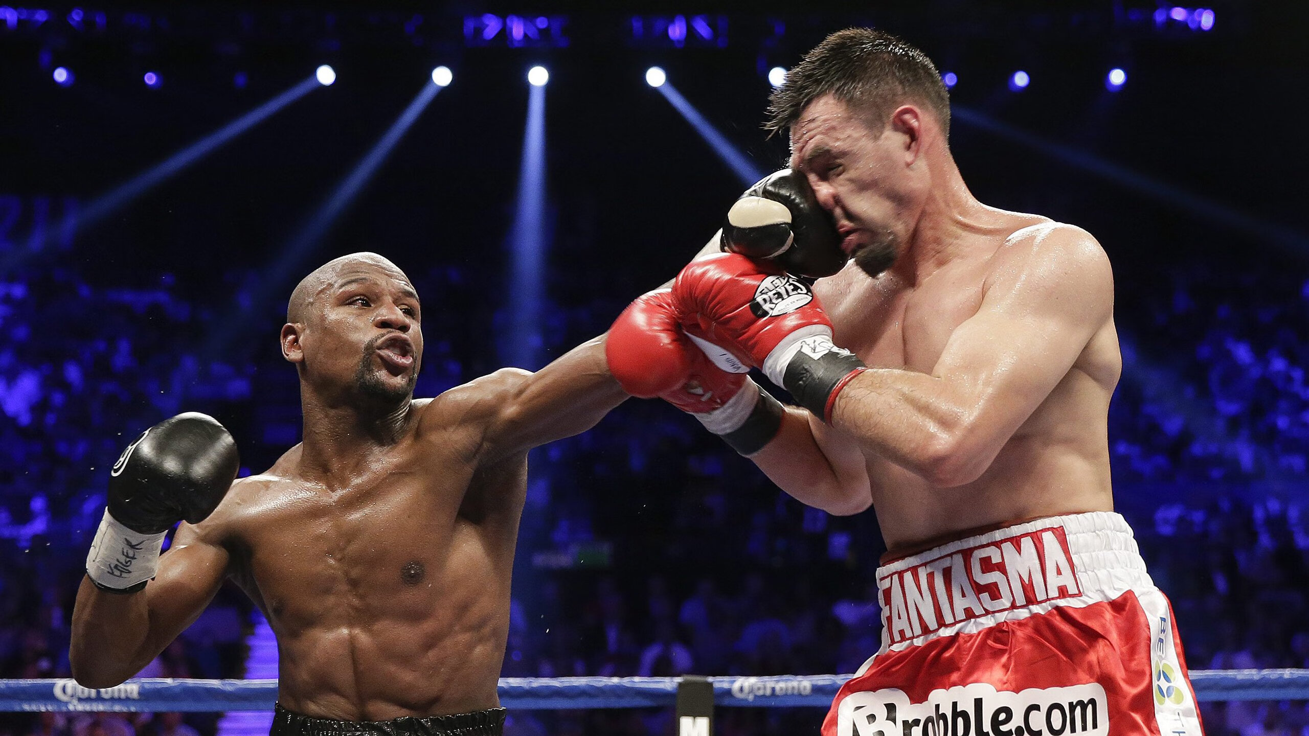 从威斯特法伦到伯纳乌,当波兰铁骑踏平黄黑,荷兰磐石在西甲之巅接管德比